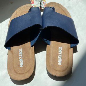 NWT Muk Luks sandals